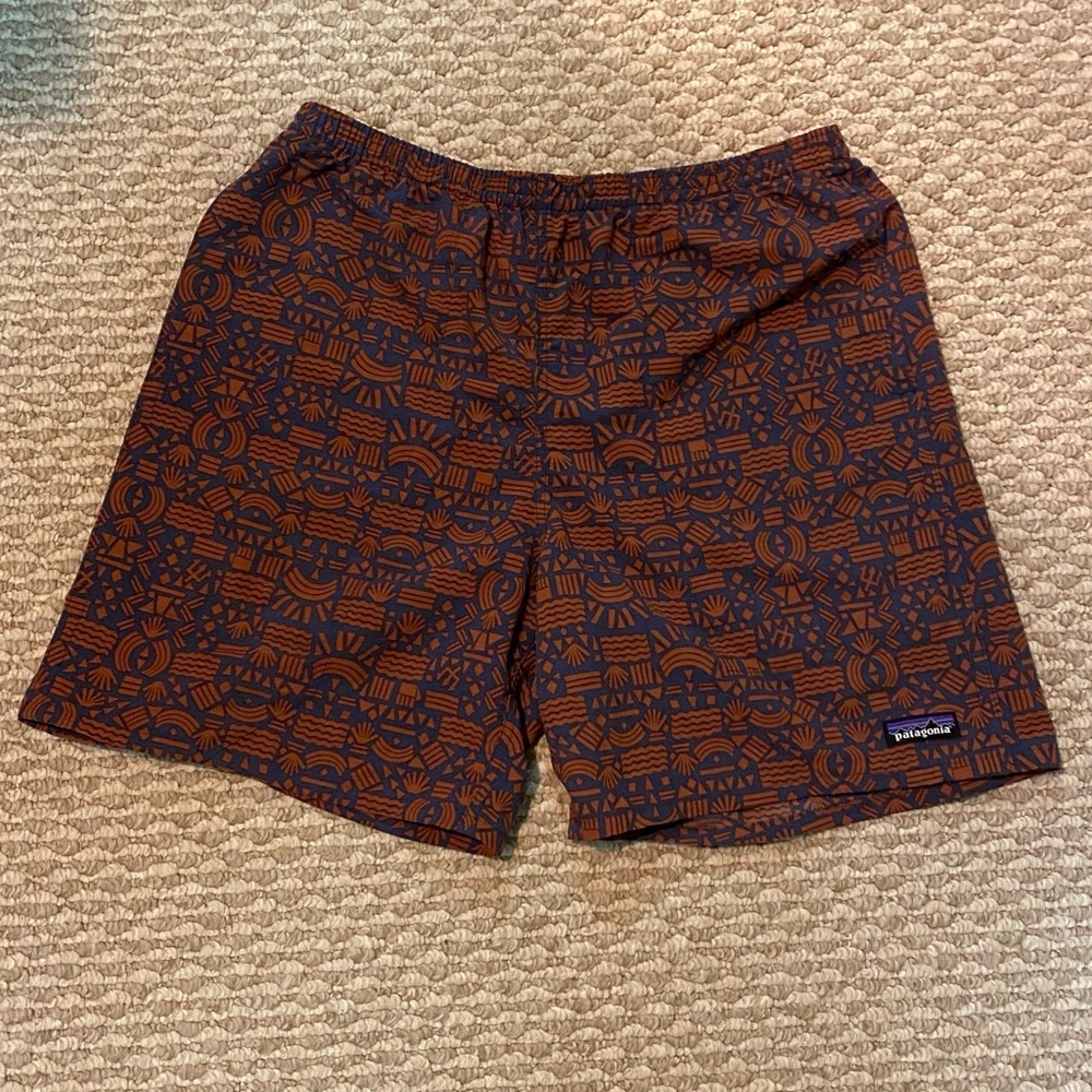 Men’s Patagonia Baggies — 7” inseam, Protected Peaks Stone pattern, M